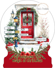 Load image into Gallery viewer, Personlaised family sign post snowglobe
